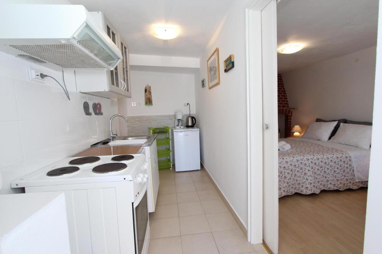 Apartments Knezovic Ρόβινι Εξωτερικό φωτογραφία